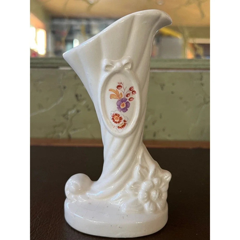 Vintage White Ceramic Cornucopia Bud Vase‎ Floral Cottagecore Romantic Decor